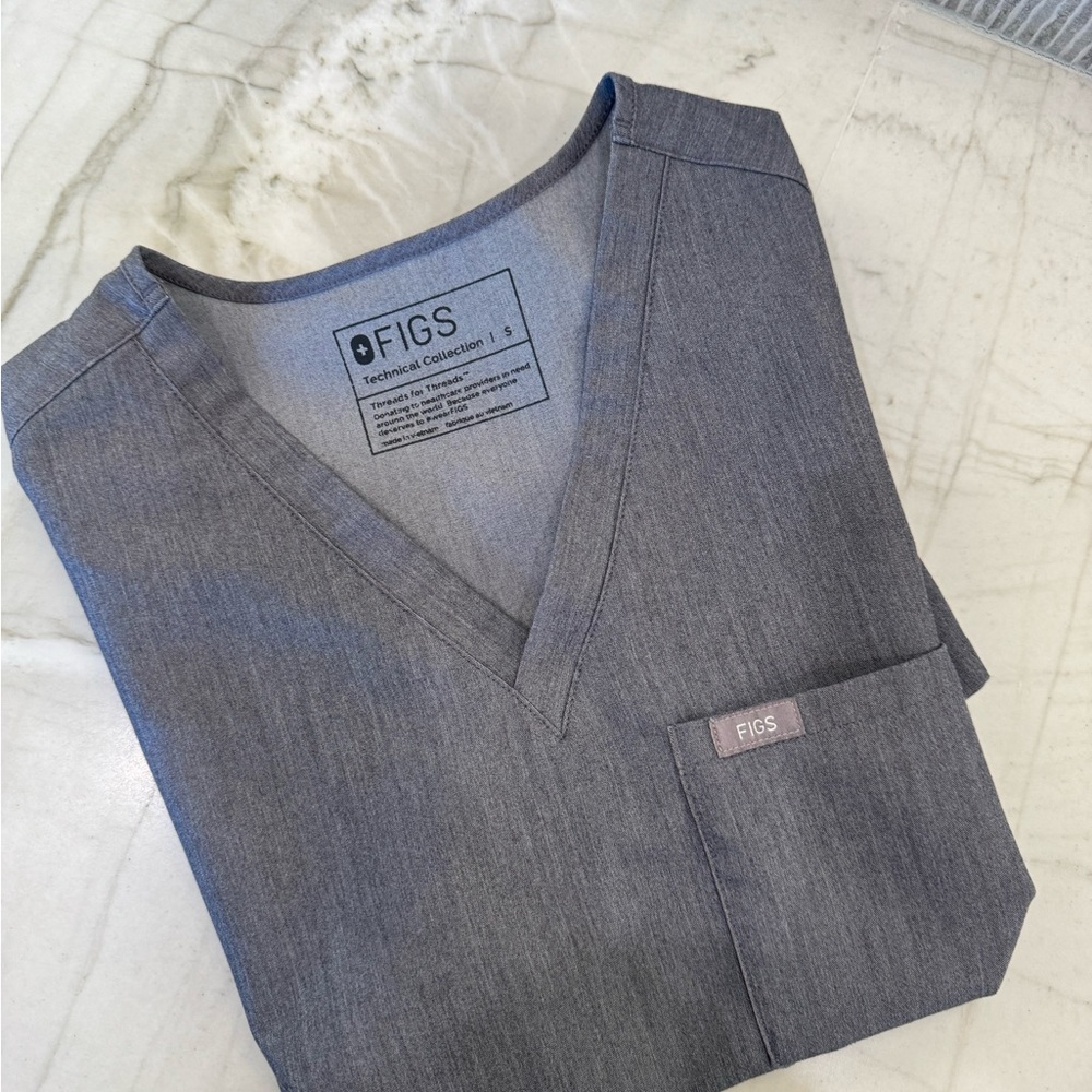 Figs top in Graphite